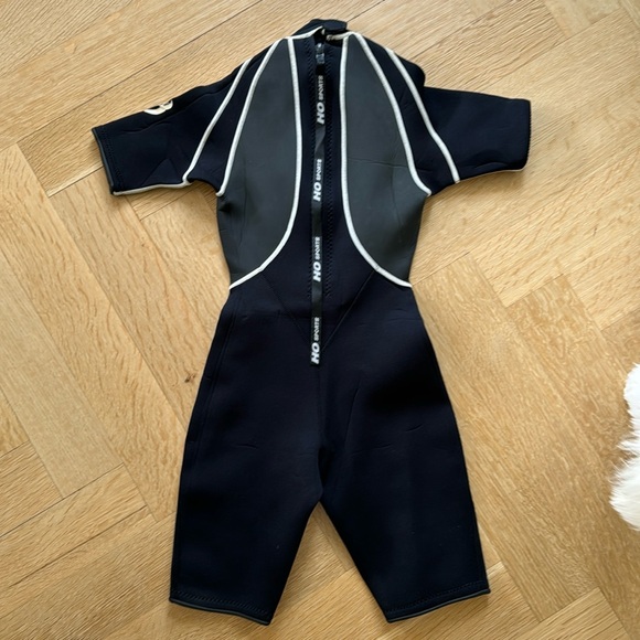 HO sports extreme short wetsuit. Size 5-6 - Picture 2 of 3